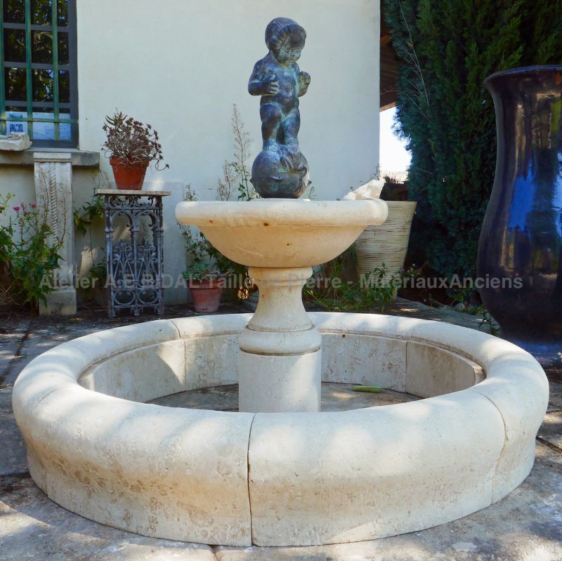 Central stone fountain with sculpted frog and terracotta putto : Atelier Alain BIDAL (Provence)