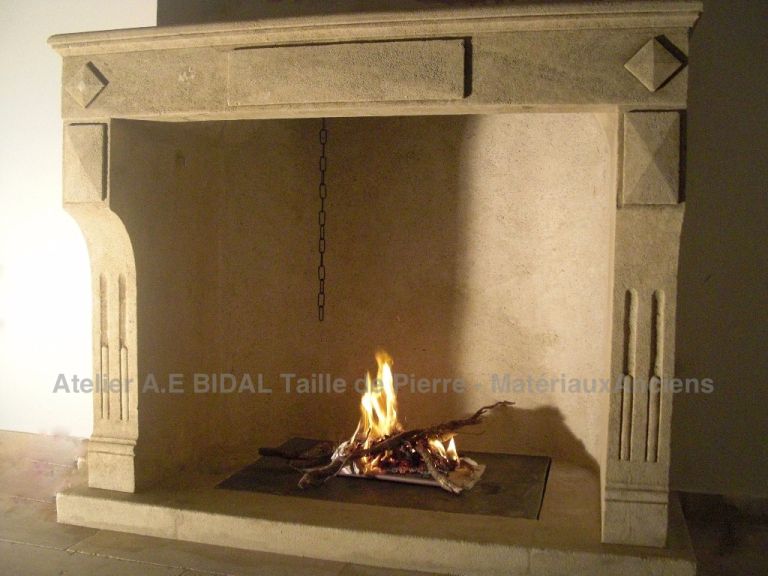 Geometrical classic Louis XVI fireplace in stone - Atelier Alain BIDAL (Provence)