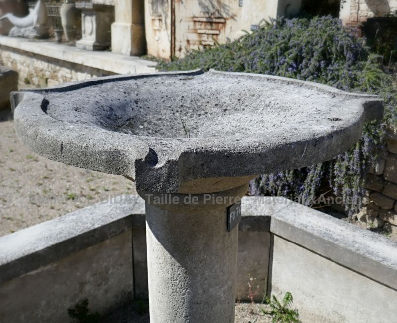 Overflowing stone basin on our garden fountain carved in stone - Atelier Alain BIDAL (Provence)