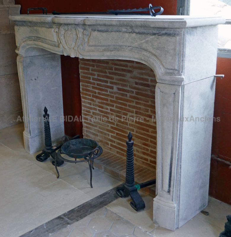 Large fireplace in stone : Regency mantelpiece Atelier - Alain BIDAL (Provence)