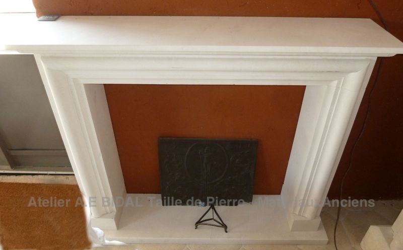 Hand-crafted Provence mantelpiece in stone - Atelier Alain BIDAL (Provence)