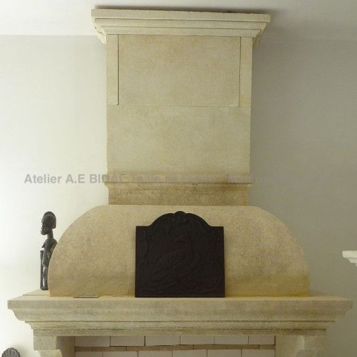 Atelier Alain BIDAL is here to help you choose your Provence mantelpiece in stone