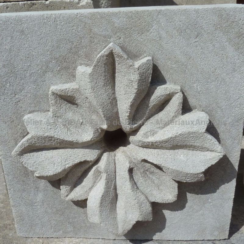 Sculpture in stone from our stone mason of the Alain Bidal stone cutting workshop in Provence