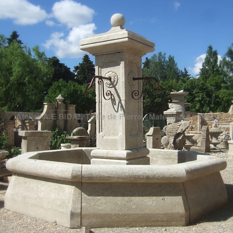 Central fountain in limestone carved by Alain Bidal, artisan stone cutter in Provence