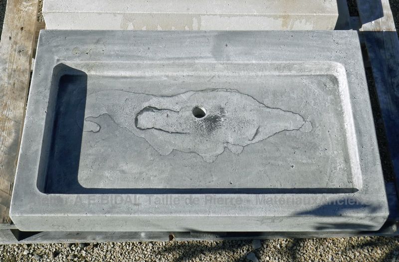 Kitchen sink hand-crafted in quality French limestone by Atelier Alain Bidal - Provence.