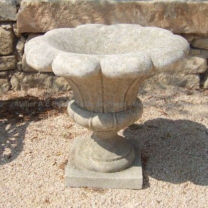 Vase en pierre naturelle sculpté en forme de fleur