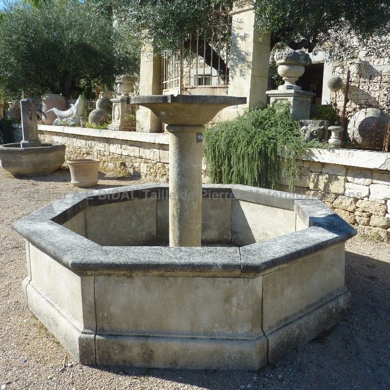 Stone fountain for outdoor decoration - Atelier Alain BIDAL (Provence)