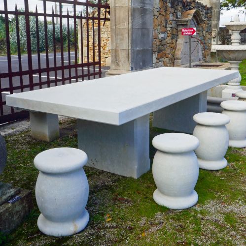 Table de 3 mètres de long en pierre naturelle : Mobilier en pierre durable et écologique !