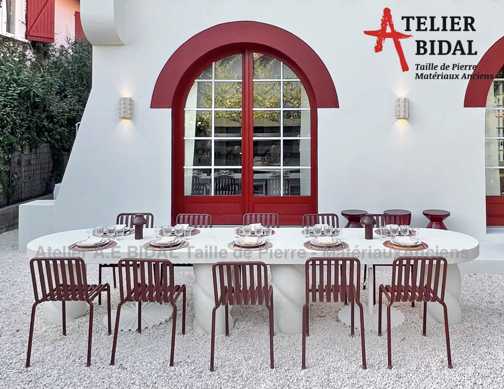 Table de jardin sur mesure en pierre : Atelier Alain BIDAL (Provence)