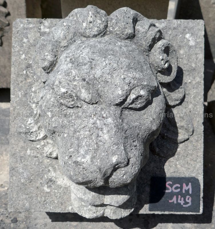 Lion's head in stone : a water spout in carved limestone by the atelier Alain BIDAL (Provence)