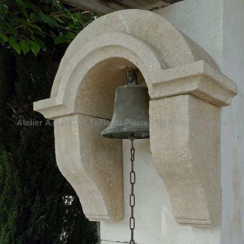 Clocheton en pierre de Provence et sa cloche en airain