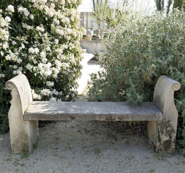 Stone bench - Garden furniture in limestone by the Atelier Alain BIDAL (Provence)