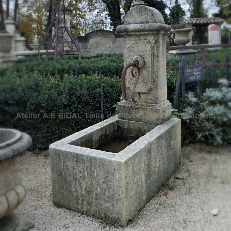 Stone fountain for garden landscaping - Stone cutting workshop Alain BIDAL in Provence.
