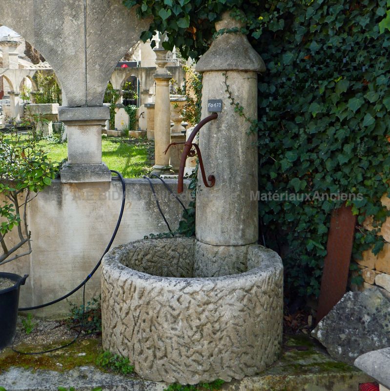 Fontaine de jardin polyvalente pour espace extérieur - en pierre taillée.