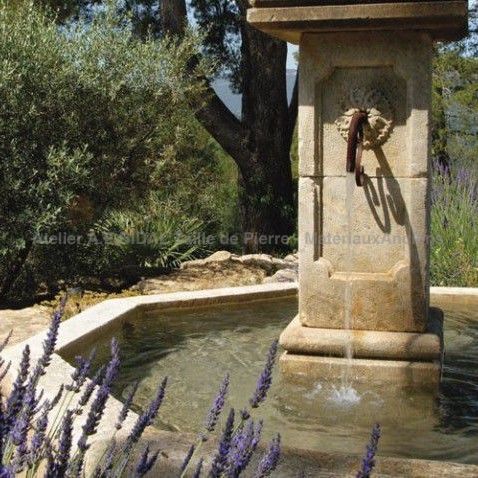 Central octagonal fountain in hand-carved limestone - Atelier Alain BIDAL (Provence)