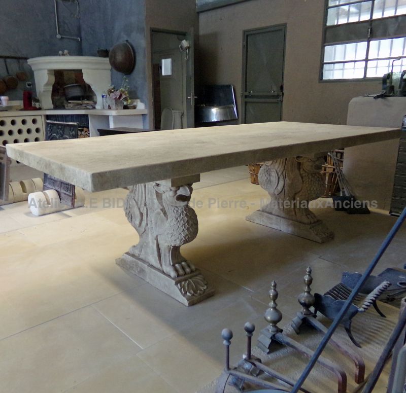 Mobilier de salle à manger : longue table en pierre - Atelier Alain BIDAL (Provence)