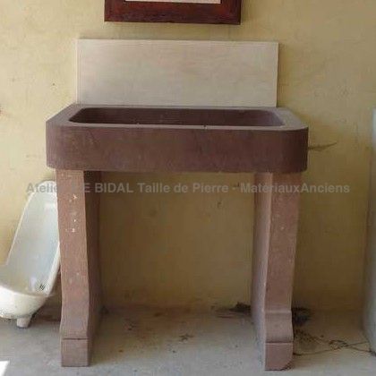 Bel évier en pierre au design moderne et authentique idéal pour salle de bain design ou pour belle cuisine d'été.