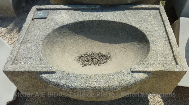 Manufacture of artisanal bathroom wash basins and kitchen sinks in stone - Atelier Alain BIDAL (Provence)