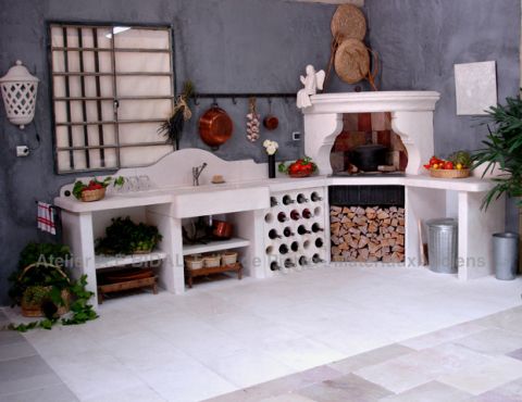 Kitchen in stone carved by the artisan stonemason of Provence Alain BIDAL