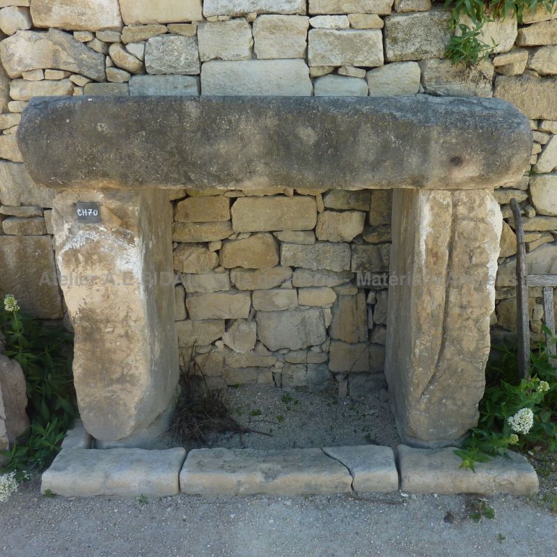 Classic fireplace from the stone-cutter in Provence Alain BIDAL