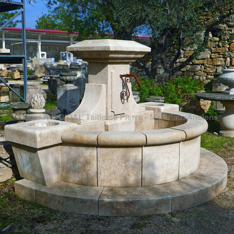 Fountain of Provence in carved frost-resistant natural limestone by the stonemason Alain BIDAL