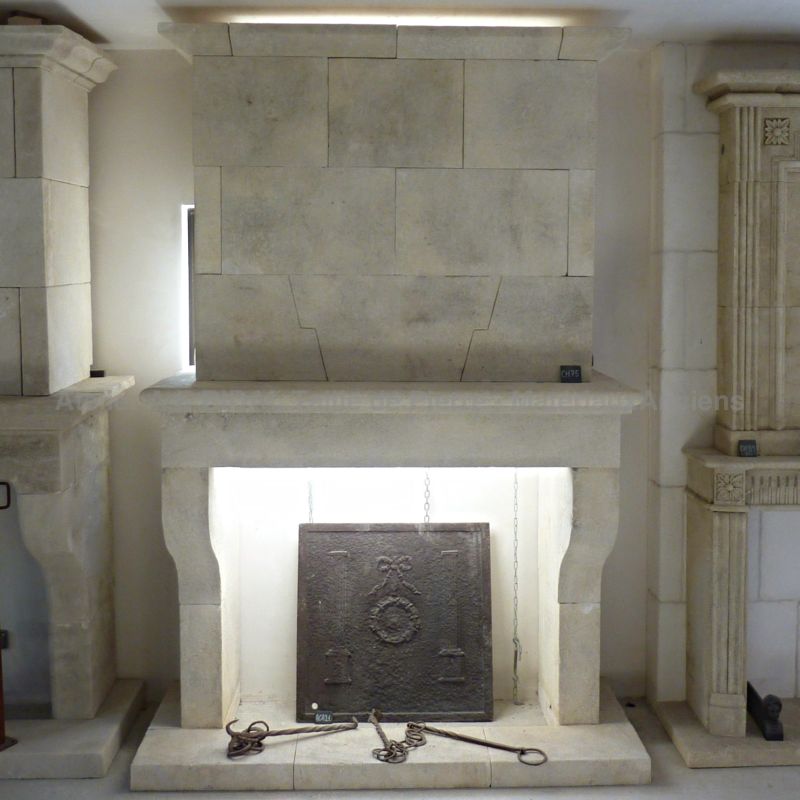 Cheminée traditionnelle : la cheminée provençale en pierre de l'atelier Alain BIDAL (Provence)