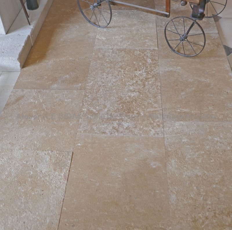 Dallage Vallangis Jaune pour extérieur ou intérieur par le taille de pierre Alain BIDAL