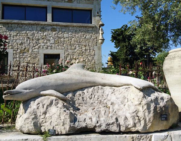 Dolphin : natural stone sculpture by Atelier Alain BIDAL of Isle sur la Sorgue (Provence)