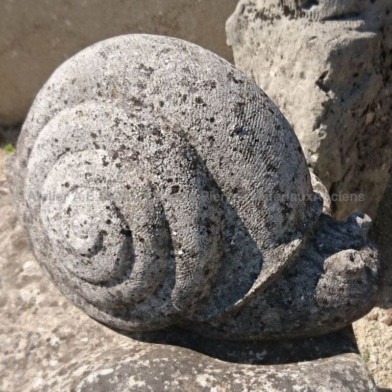 Sculpture : escargot en pierre de Provence patinée