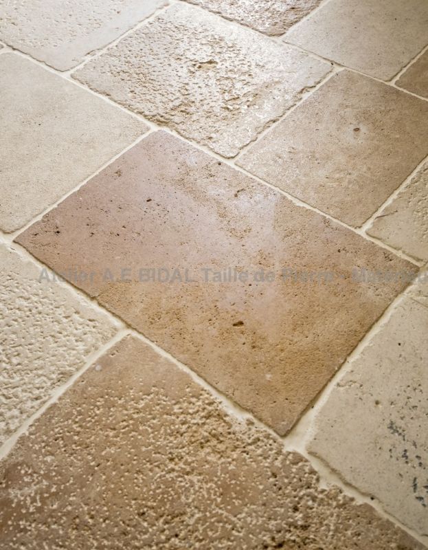 Lovely rustic paving, paving made in natural stone in the style " Fontenay Camargue Vieux Monde"