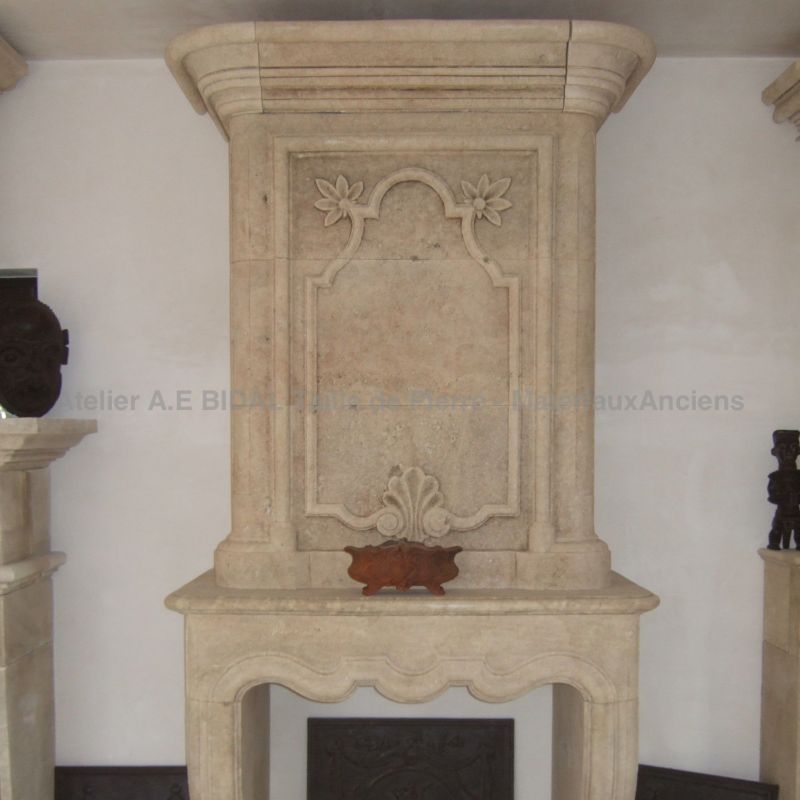 Tall Louis XV mantelpiece in carved limestone  - Atelier Alain BIDAL (Provence)