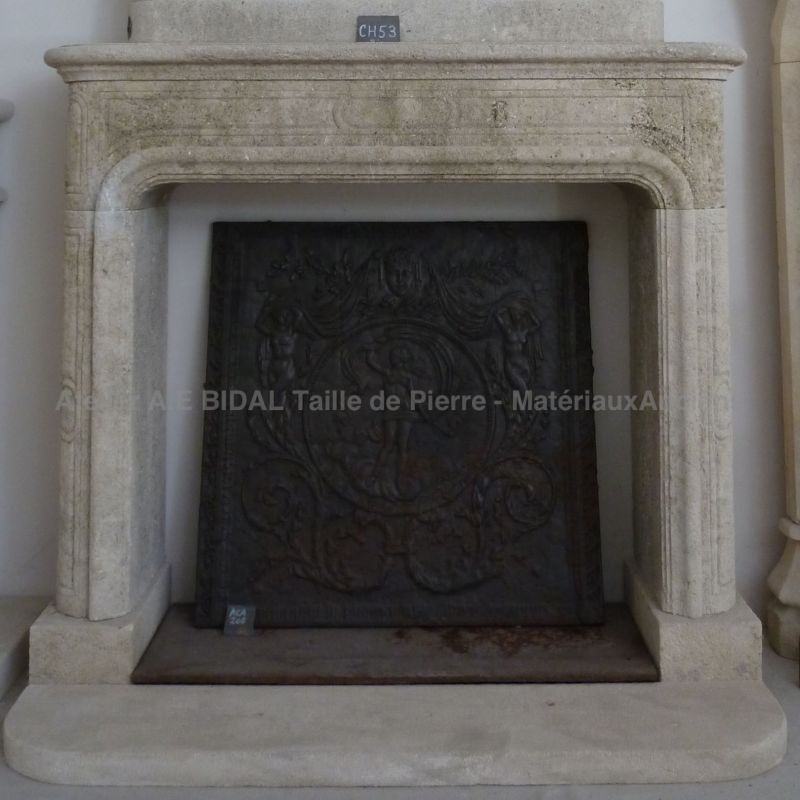 Old fashioned mantelpiece in stone, an elegant Louis XVI fireplace - Atelier Alain BIDAL (Provence)
