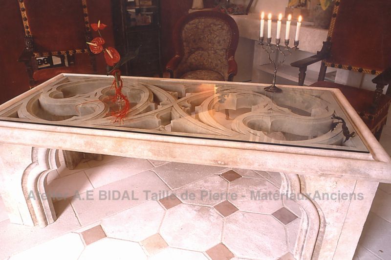 Quality indoor furniture in carved limestone : exceptional rectangular table by the stone cutter Alain BIDAL, Provence