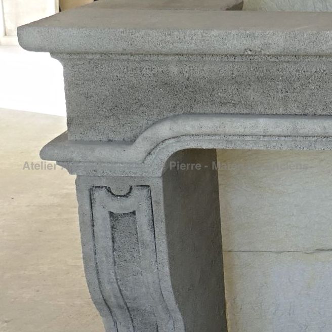 Louis XVI mantelpiece in stone, the reissue of a classic fireplace by Atelier Alain BIDAL (Provence)