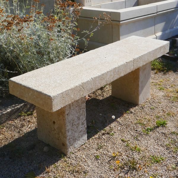 Banc rustique en pierre : long banc de jardin en vente chez Atelier Alain BIDAL (Provence)