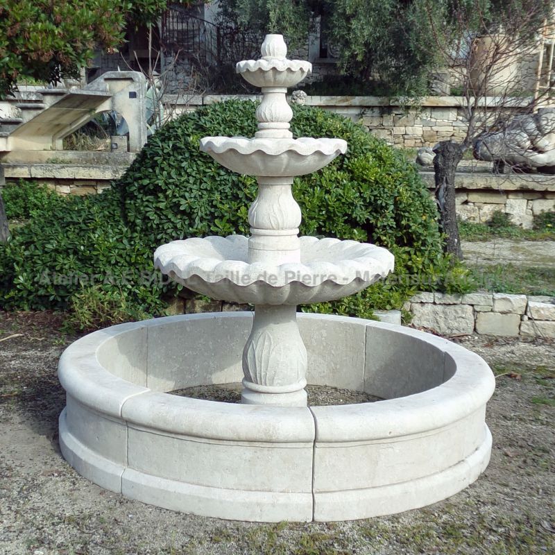 3 tier central fountain with round basin and finely sculpted column - Atelier Alain BIDAL (Provence)
