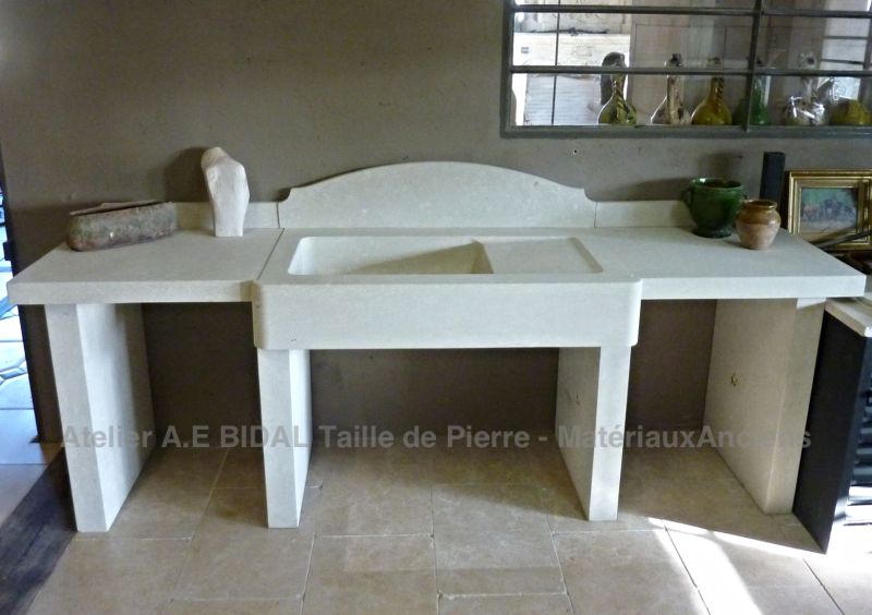 Indoor kitchen in stone or outdoor kitchen in stone, the choice is yours - Atelier Alain Bidal (Provence)