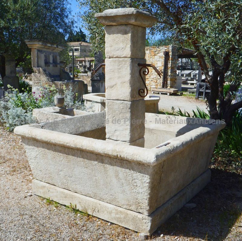 Large fountain in patinated Provence stone : hand-crafted by the stonemason Alain BIDAL (Provence)